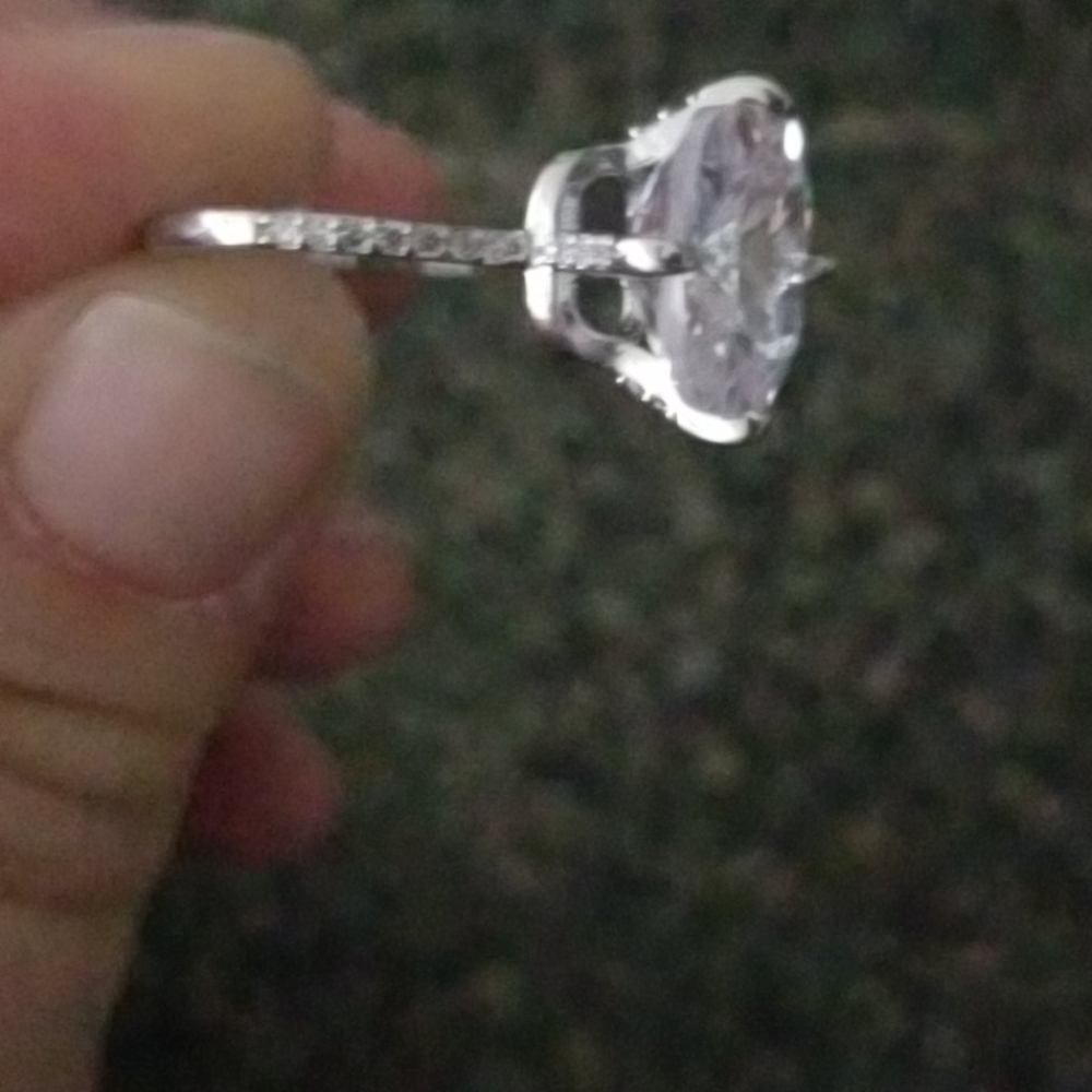 ๐ Sparkling Ring ๐ - Picture 3 of 4